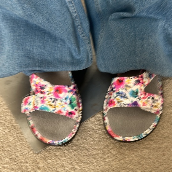 BNWOT Alegria Floral wedge sandals - Picture 6 of 6